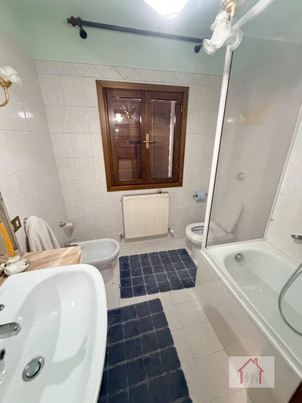 Rif: DS225
X INFO - Denis: 340.254.0785

In contesto tranquillo e residenziale nel comune di Giav...
