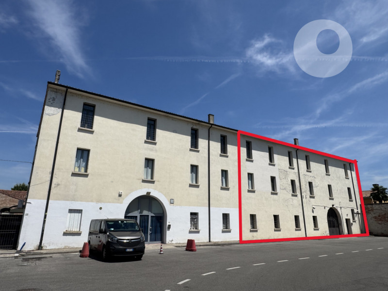 TORRI DI QUARTESOLO 

Inserito nel quartiere di Marola, tranquillo e ben abitato, in una zona par...