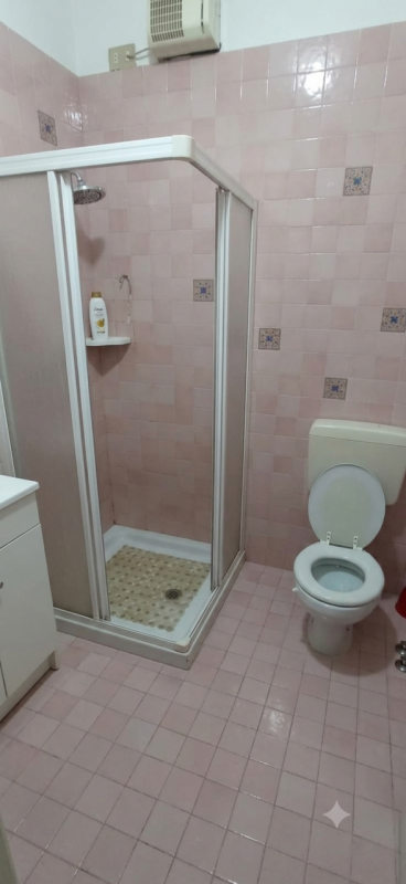 Scopri il tuo nuovo nido in affitto a Tribano, nella tranquilla località di Olmo. Questo elegante...