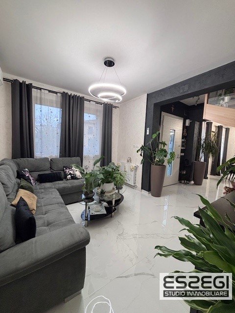 Fossò proponiamo in vendita casa singola terratetto elegante e moderna, situata nel centro del pa...