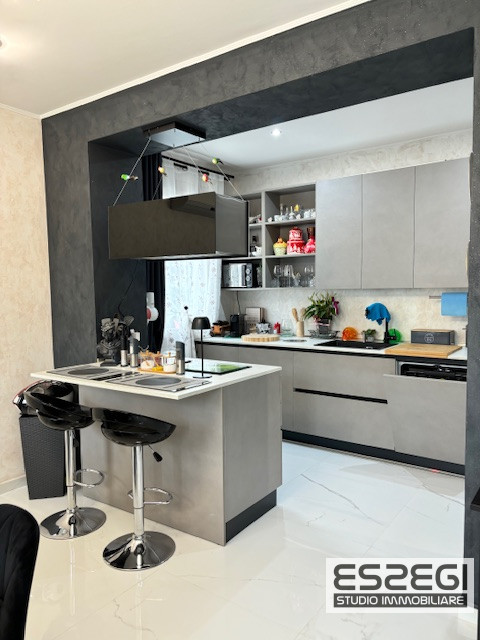 Fossò proponiamo in vendita casa singola terratetto elegante e moderna, situata nel centro del pa...