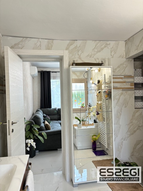 Fossò proponiamo in vendita casa singola terratetto elegante e moderna, situata nel centro del pa...
