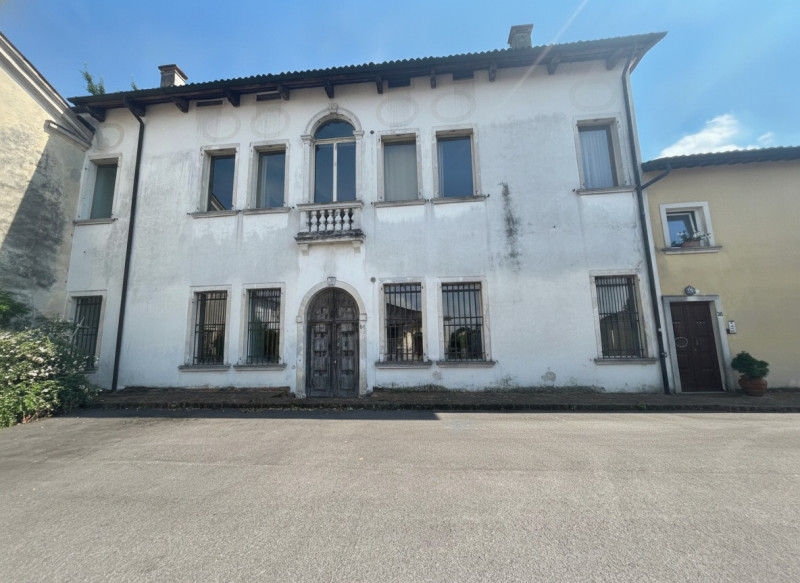 UBICAZIONE E CONTESTO
Nel comune di Camisano Vicentino, in una posizione tranquilla e riservata, ...