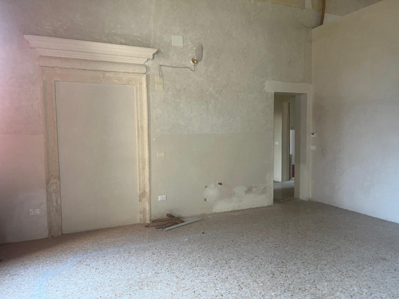 UBICAZIONE E CONTESTO
Nel comune di Camisano Vicentino, in una posizione tranquilla e riservata, ...