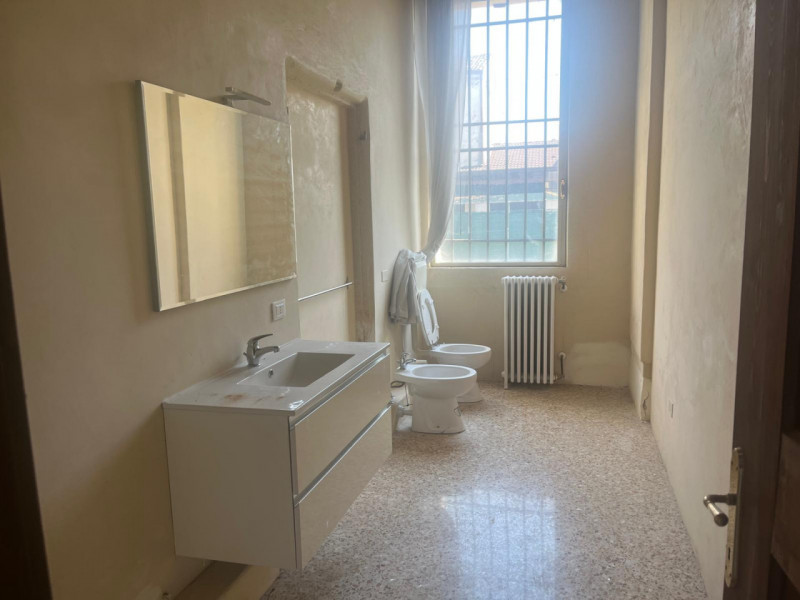 UBICAZIONE E CONTESTO
Nel comune di Camisano Vicentino, in una posizione tranquilla e riservata, ...