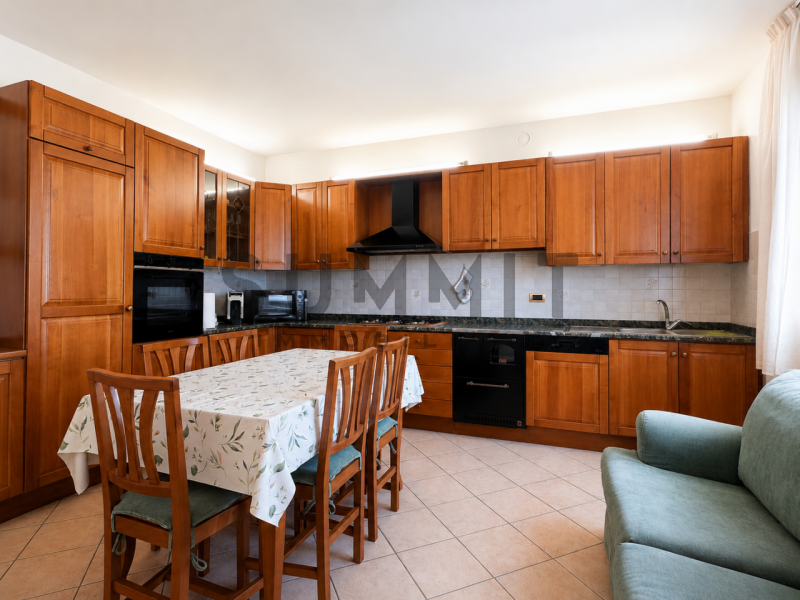 MALO: CASA SINGOLA immersa nel verde con fabbricati accessori e terreno agricolo di circa 8.000 m...