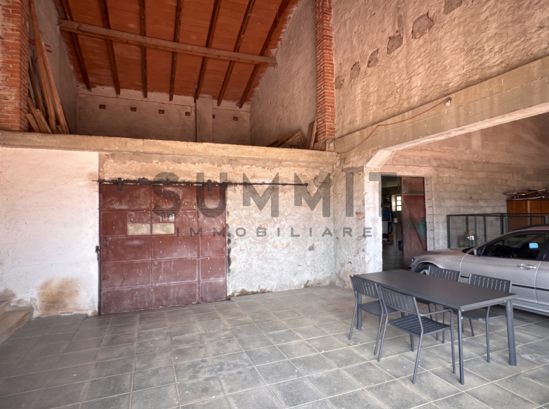 MALO: CASA SINGOLA immersa nel verde con fabbricati accessori e terreno agricolo di circa 8.000 m...