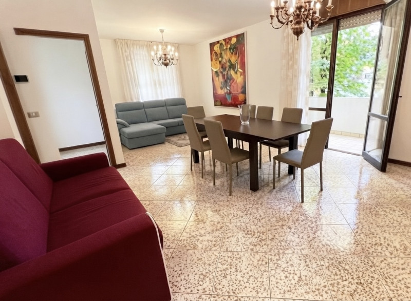 (Per INFO Cristina 3389226442) Splendido appartamento luminosissimo dalle grandi metrature, arred...