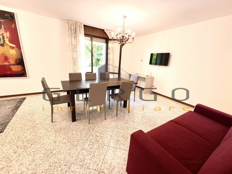 (Per INFO Cristina 3389226442) Splendido appartamento luminosissimo dalle grandi metrature, arred...