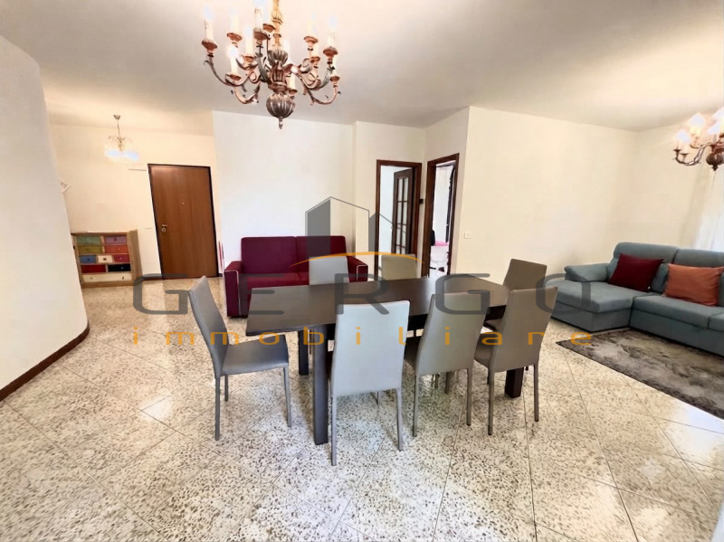 (Per INFO Cristina 3389226442) Splendido appartamento luminosissimo dalle grandi metrature, arred...