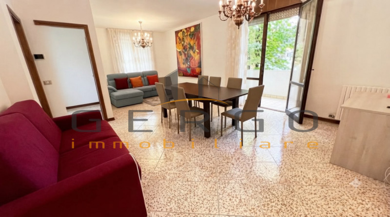 (Per INFO Cristina 3389226442) Splendido appartamento luminosissimo dalle grandi metrature, arred...
