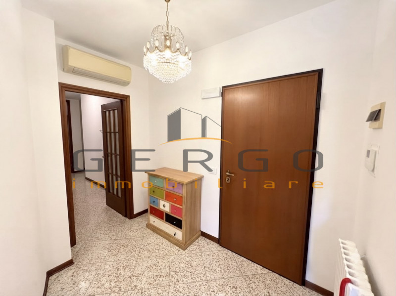 (Per INFO Cristina 3389226442) Splendido appartamento luminosissimo dalle grandi metrature, arred...
