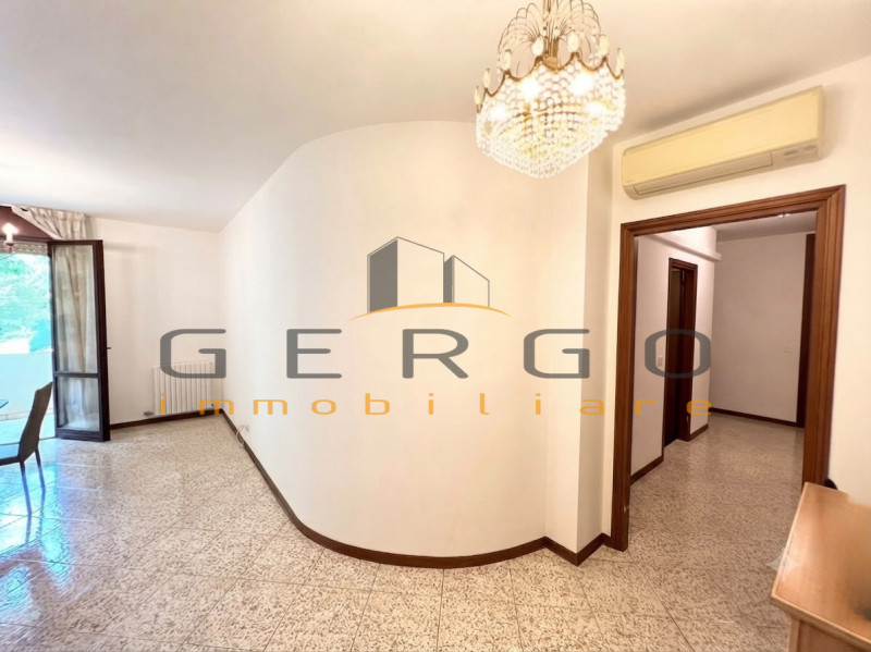 (Per INFO Cristina 3389226442) Splendido appartamento luminosissimo dalle grandi metrature, arred...