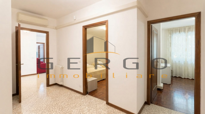 (Per INFO Cristina 3389226442) Splendido appartamento luminosissimo dalle grandi metrature, arred...