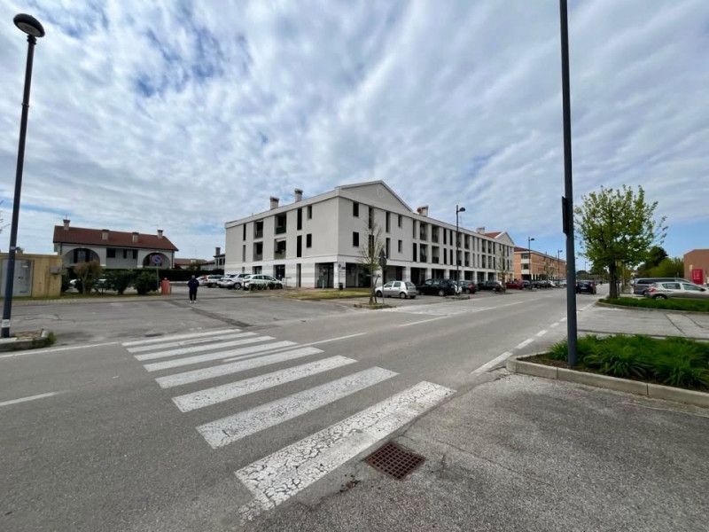 In un contesto residenziale curato e ben abitato, proponiamo in vendita un luminoso appartamento ...