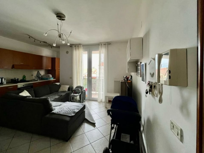 In un contesto residenziale curato e ben abitato, proponiamo in vendita un luminoso appartamento ...