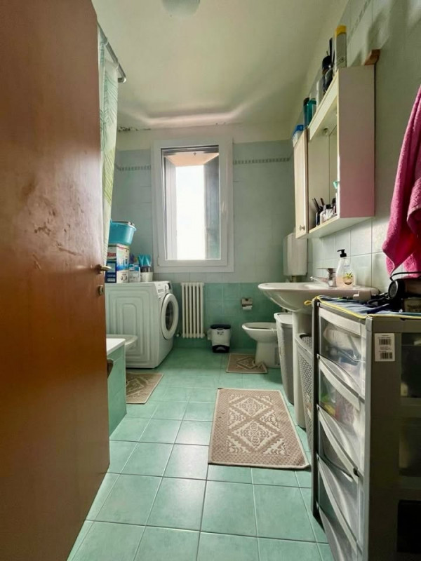 In un contesto residenziale curato e ben abitato, proponiamo in vendita un luminoso appartamento ...