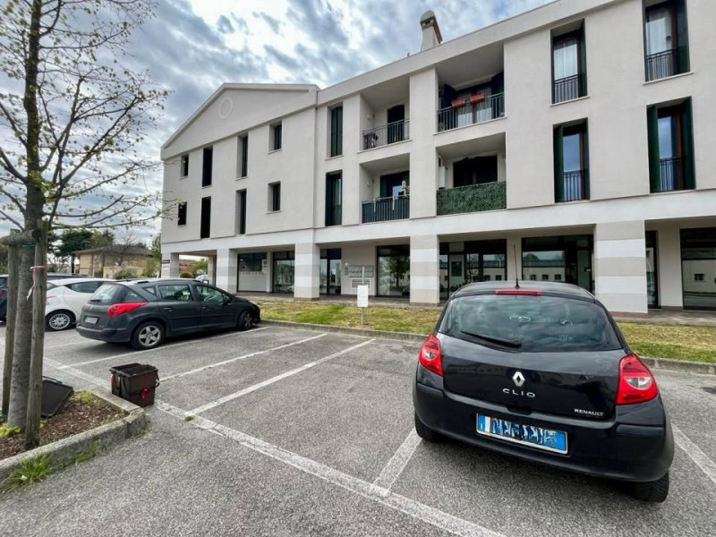 In un contesto residenziale curato e ben abitato, proponiamo in vendita un luminoso appartamento ...
