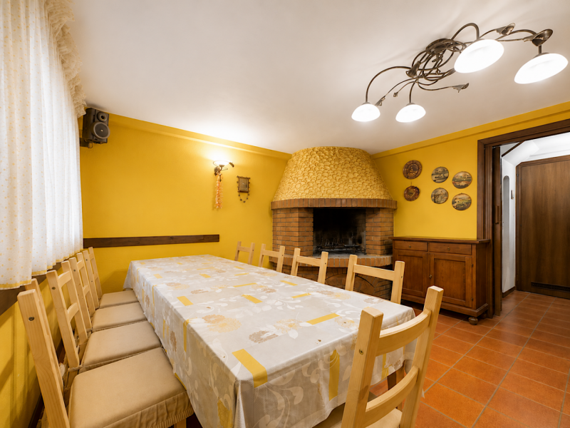 Ad Altavilla Vicentina, in un elegante contesto residenziale immerso nel verde, proponiamo una ra...