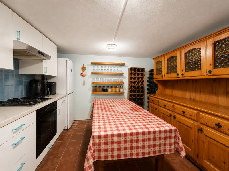 Ad Altavilla Vicentina, in un elegante contesto residenziale immerso nel verde, proponiamo una ra...