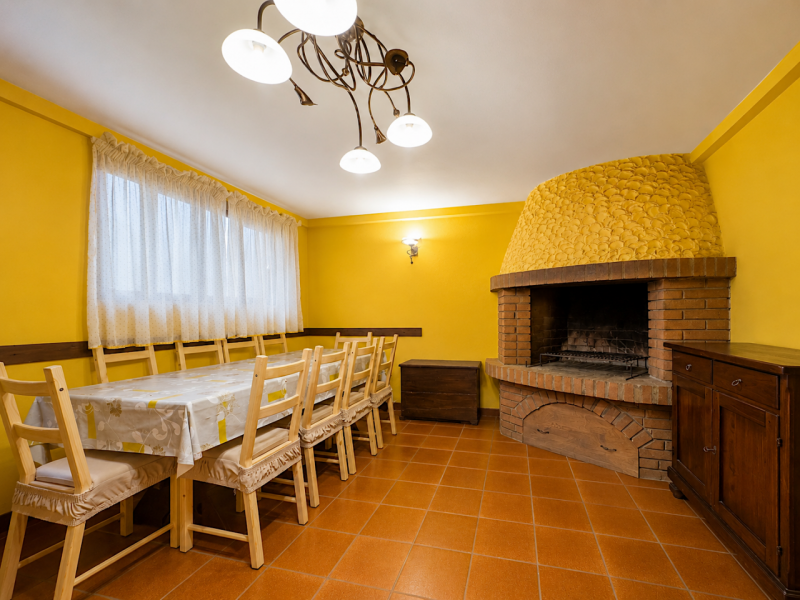 Ad Altavilla Vicentina, in un elegante contesto residenziale immerso nel verde, proponiamo una ra...
