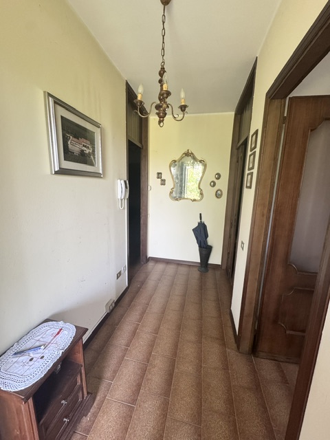 VEGGIANO (PD) Rustico singolo abitabile di mq. 360, con stalla e fienile di mq. 360 da ristruttur...