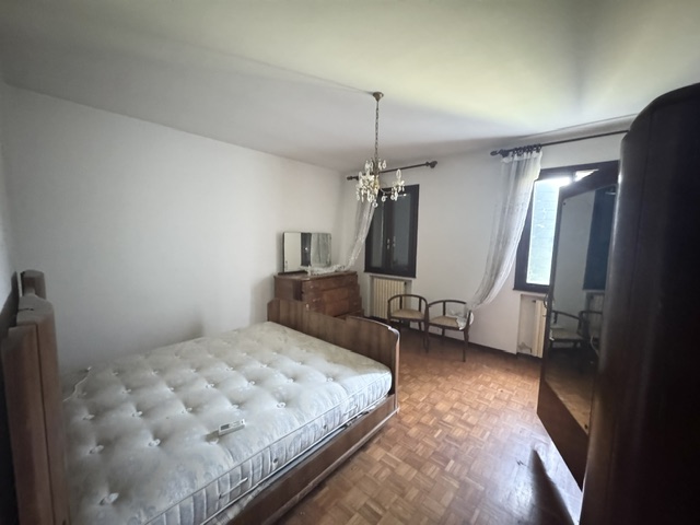 VEGGIANO (PD) Rustico singolo abitabile di mq. 360, con stalla e fienile di mq. 360 da ristruttur...