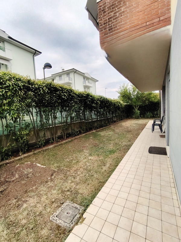 Thiene, via Monte Zebio. Bicamere piano terra con ingresso indipendente e ampio giardino. Trattat...