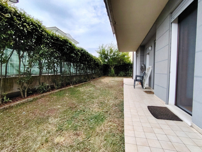 Thiene, via Monte Zebio. Bicamere piano terra con ingresso indipendente e ampio giardino. Trattat...
