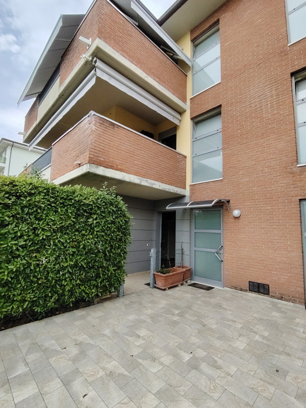 Thiene, via Monte Zebio. Bicamere piano terra con ingresso indipendente e ampio giardino. Trattat...