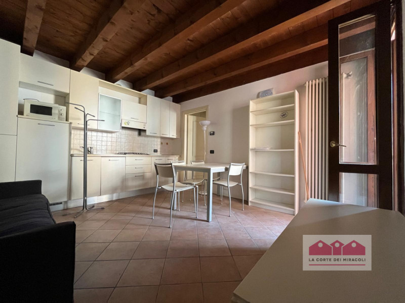 CORSO PADOVA: SILENZIOSO MINI APPARTAMENTO POSTO AL SECONDO PIANO DI UNA PALAZZINA SERVITA DA ASC...