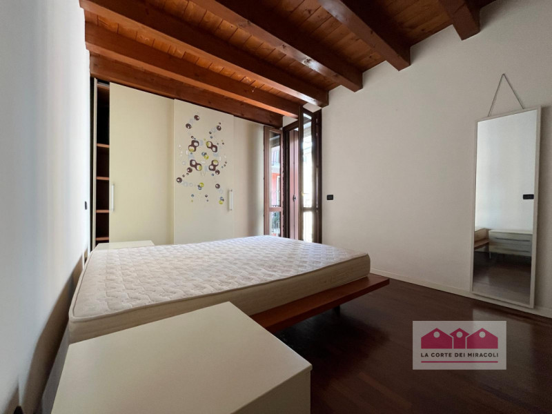 CORSO PADOVA: SILENZIOSO MINI APPARTAMENTO POSTO AL SECONDO PIANO DI UNA PALAZZINA SERVITA DA ASC...