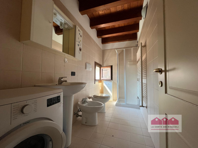 CORSO PADOVA: SILENZIOSO MINI APPARTAMENTO POSTO AL SECONDO PIANO DI UNA PALAZZINA SERVITA DA ASC...