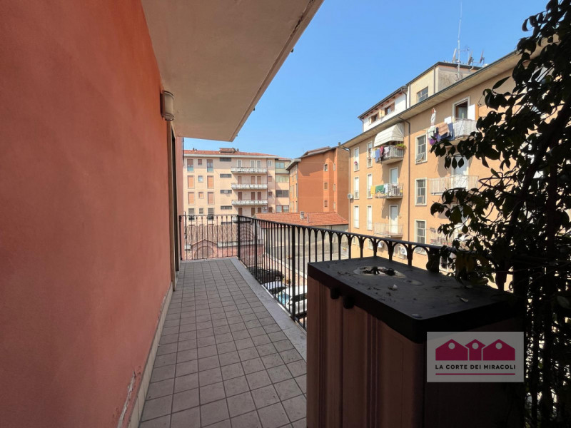 CORSO PADOVA: SILENZIOSO MINI APPARTAMENTO POSTO AL SECONDO PIANO DI UNA PALAZZINA SERVITA DA ASC...