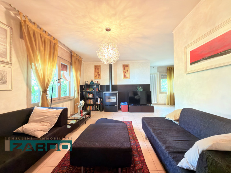 Rif. A-245 (per info G. 350 5383983 | N. 340 9172184 )

Nel cuore di Castello di Godego, in una p...