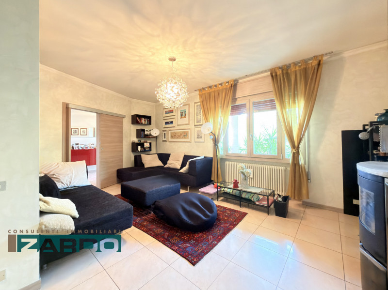 Rif. A-245 (per info G. 350 5383983 | N. 340 9172184 )

Nel cuore di Castello di Godego, in una p...