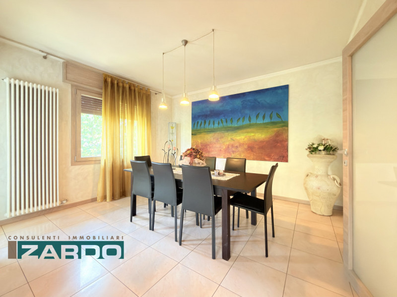 Rif. A-245 (per info G. 350 5383983 | N. 340 9172184 )

Nel cuore di Castello di Godego, in una p...