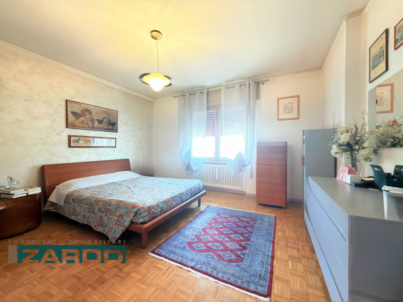 Rif. A-245 (per info G. 350 5383983 | N. 340 9172184 )

Nel cuore di Castello di Godego, in una p...