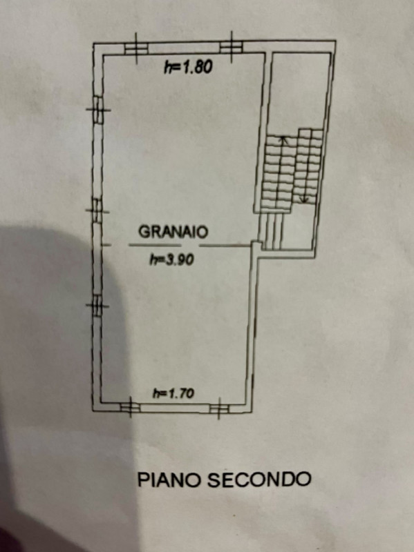 Questo rustico rosso (proveniente da un ceppo nobiliare castellano che colorava cosi tutte le sue...