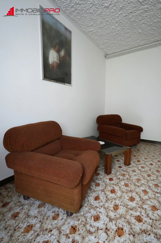 Nel cuore della tranquillità di Valdastico proponiamo in vendita una spaziosa casa a schiera di 1...