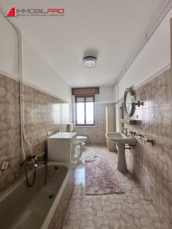 Nel cuore della tranquillità di Valdastico proponiamo in vendita una spaziosa casa a schiera di 1...