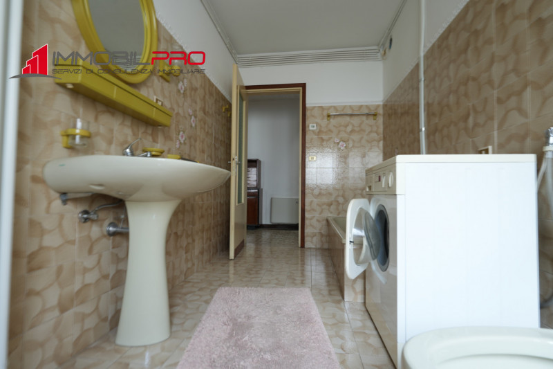 Nel cuore della tranquillità di Valdastico proponiamo in vendita una spaziosa casa a schiera di 1...