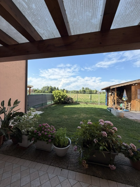 Villa del Conte: Vendesi Porzione centrale con ingresso indipendente e giardino privato con favol...