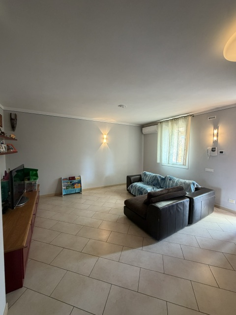 Villa del Conte: Vendesi Porzione centrale con ingresso indipendente e giardino privato con favol...
