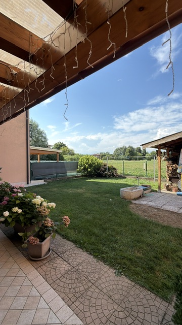 Villa del Conte: Vendesi Porzione centrale con ingresso indipendente e giardino privato con favol...