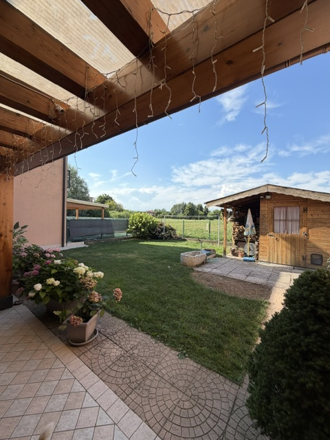 Villa del Conte: Vendesi Porzione centrale con ingresso indipendente e giardino privato con favol...