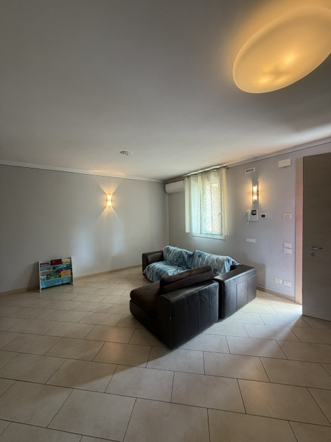 Villa del Conte: Vendesi Porzione centrale con ingresso indipendente e giardino privato con favol...