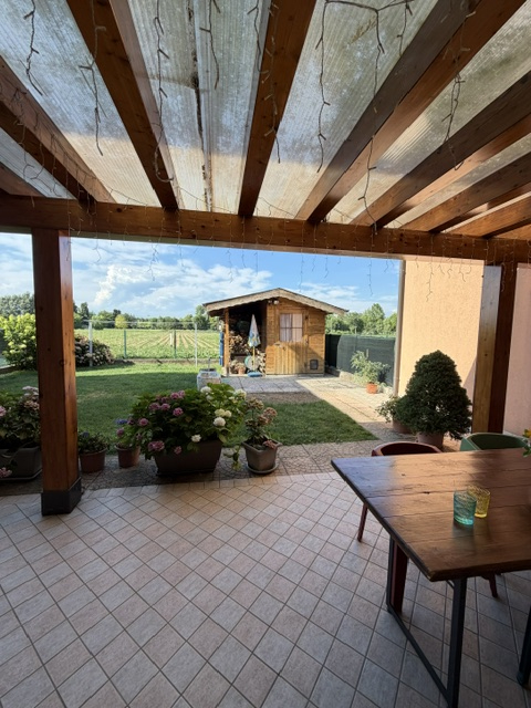 Villa del Conte: Vendesi Porzione centrale con ingresso indipendente e giardino privato con favol...