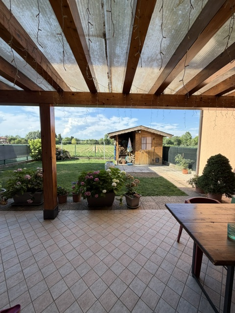Villa del Conte: Vendesi Porzione centrale con ingresso indipendente e giardino privato con favol...