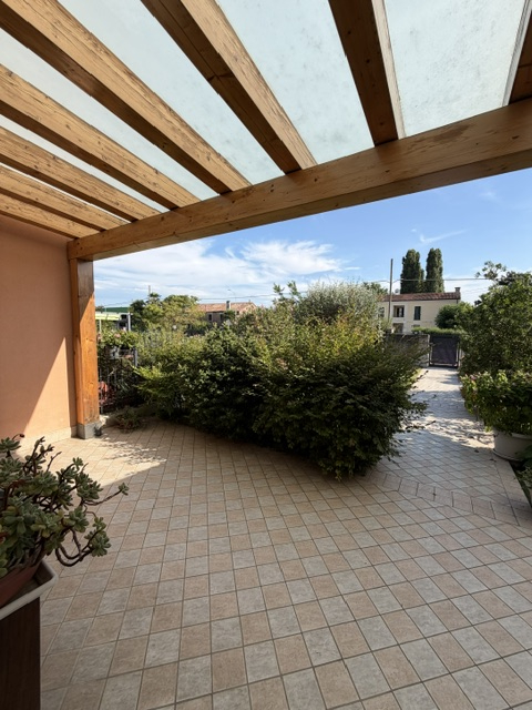 Villa del Conte: Vendesi Porzione centrale con ingresso indipendente e giardino privato con favol...
